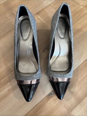 dexflex comfort Gray Tweed Pumps with Black Patent Toe and kitten heel